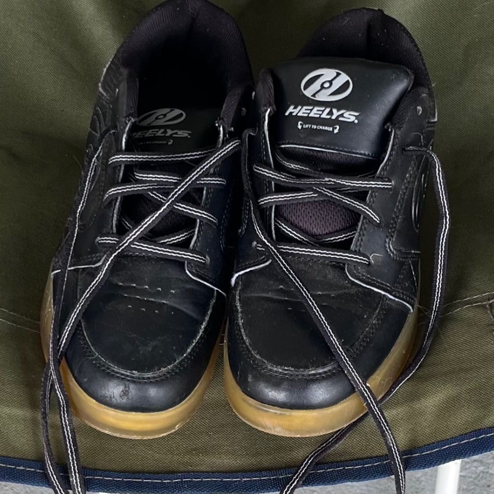 Heelys size 5Y/6W Black light up removable wheels